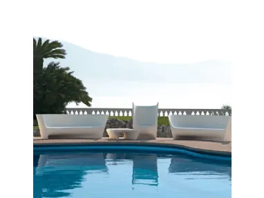 Outdoor furniture in white polyethylene Plie by Driade.