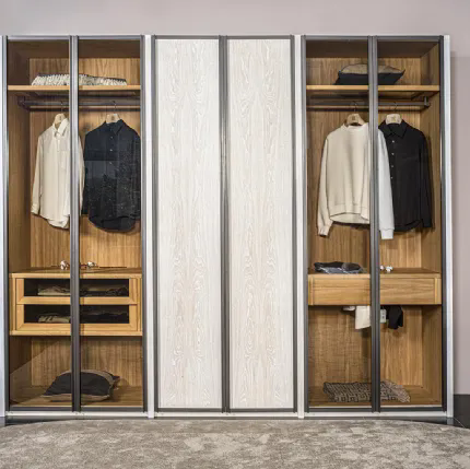 Riga wardrobe in laminated and solid wood, with swing doors in glass or Riva1920 wood.