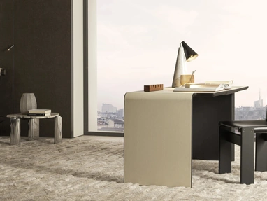Aria metal desk upholstered in faux leather by Molteni & C