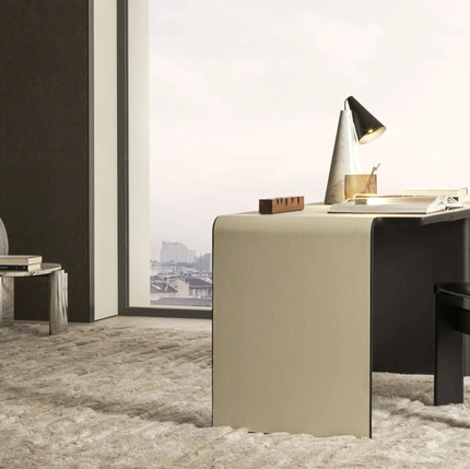 Aria metal desk upholstered in faux leather by Molteni & C