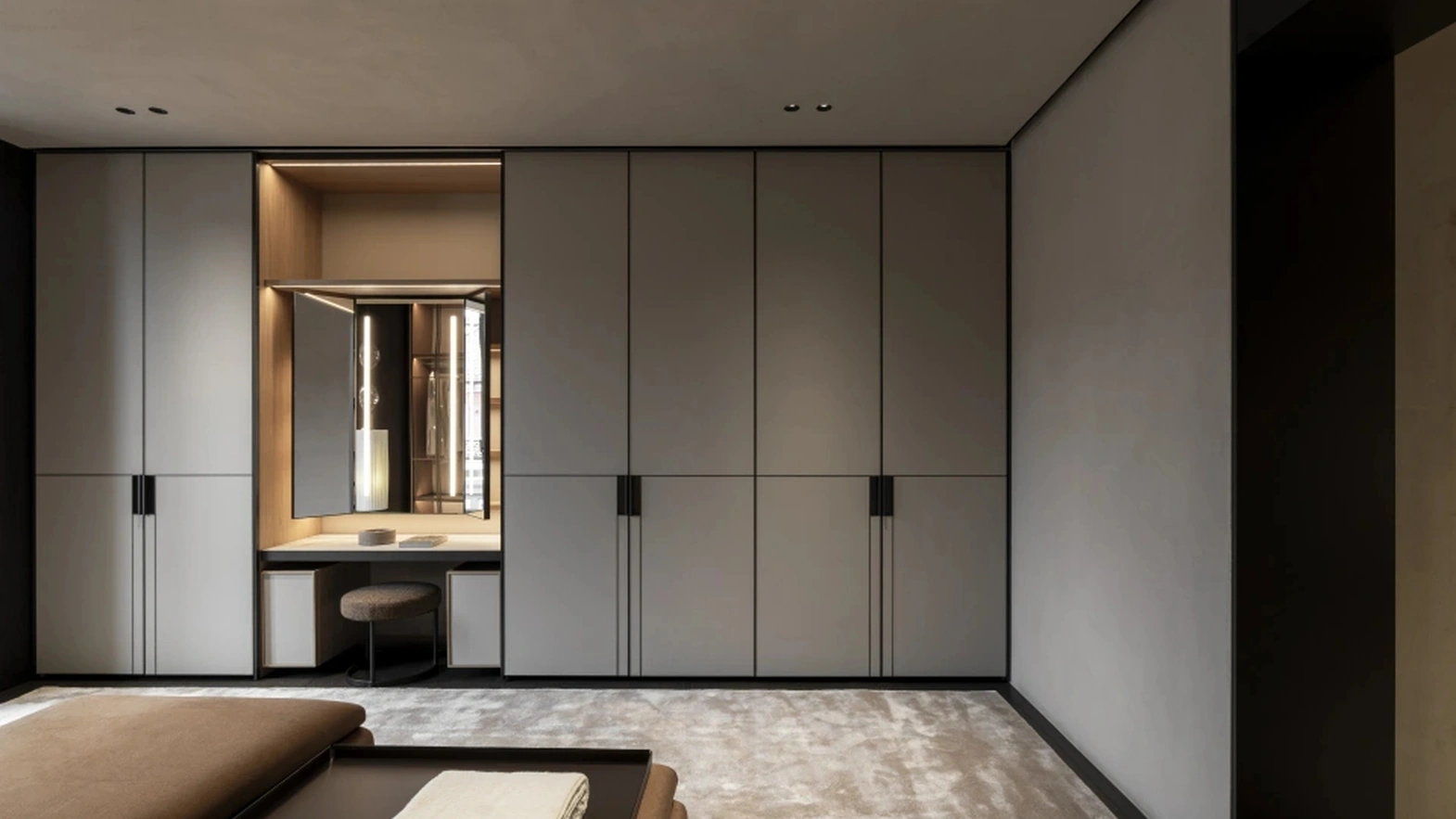 Gliss Master Walk-in Closet - DC Door by Molteni & C