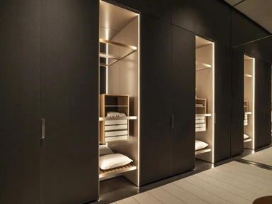 Gliss Master Walk-in Closet - Roma Door by Molteni & C
