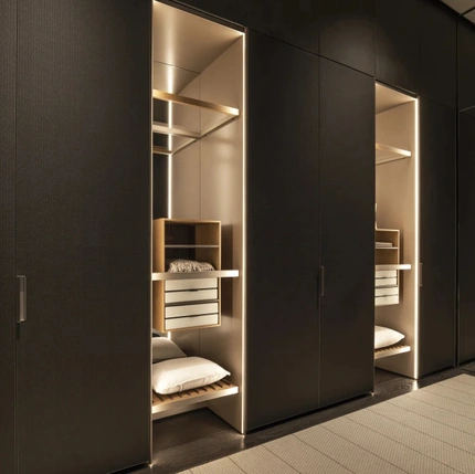 Gliss Master Walk-in Closet - Roma Door by Molteni & C