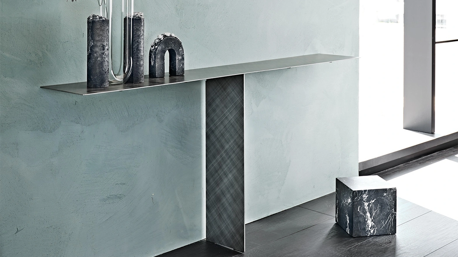 Design console in steel Tee by Cattelan Italia