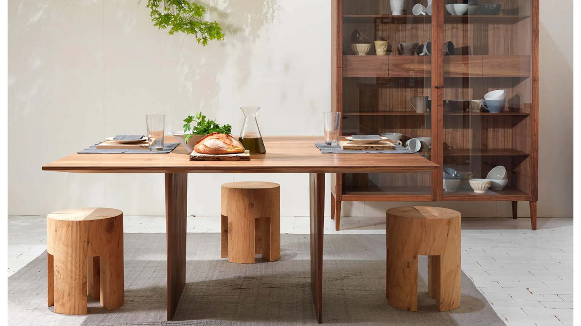 Riva 1920 showcase and table