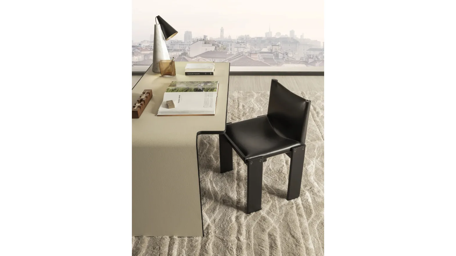 Aria desk in metal covered with eco-leather by Molteni & C