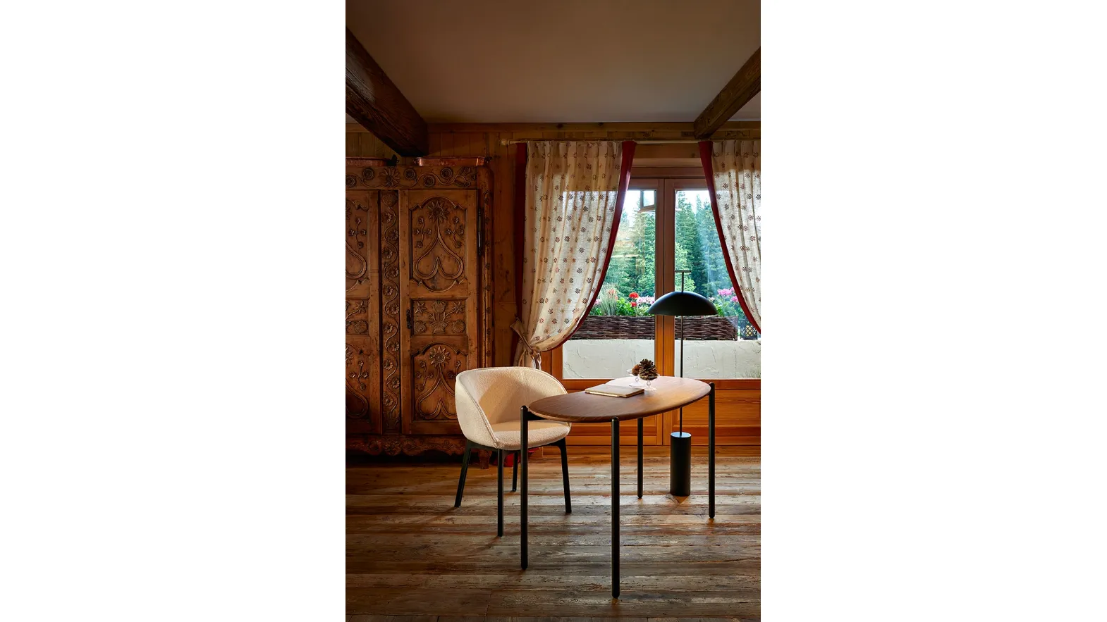 Lunat writing desk by Kartell