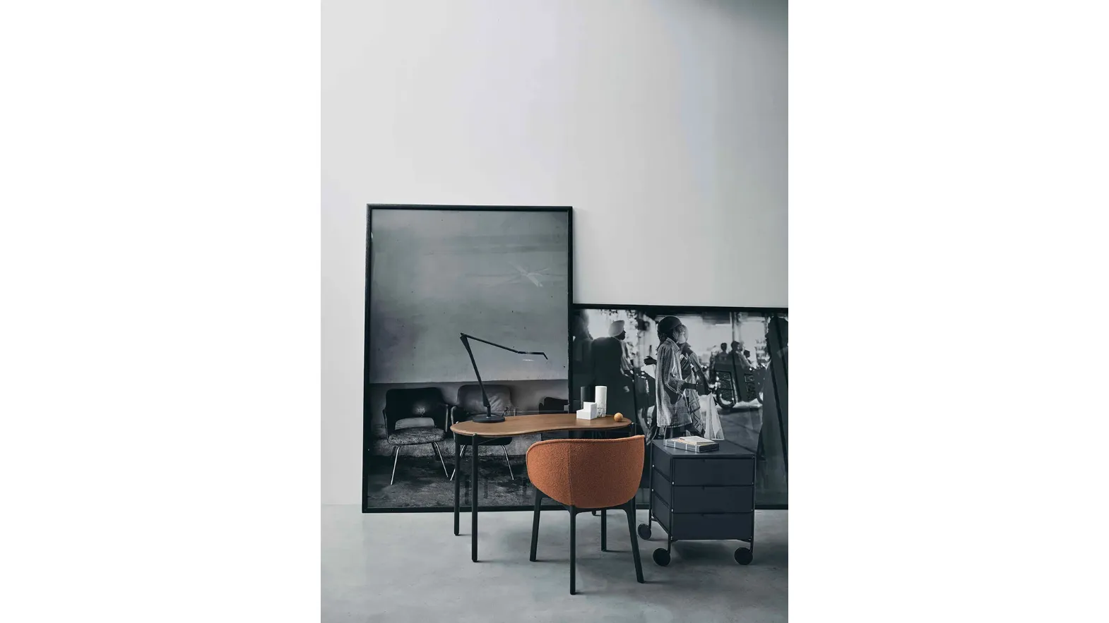 Lunat writing desk by Kartell