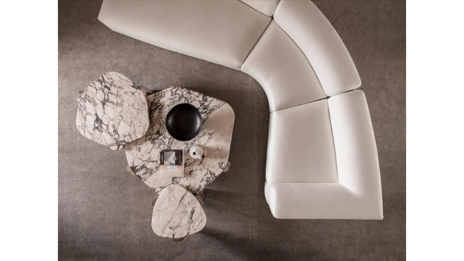 Maylis coffee table in Molteni & C marble