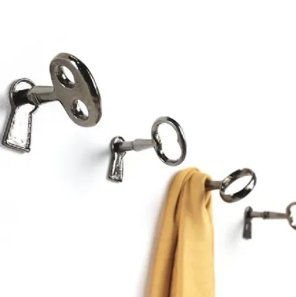 Clothes hanger in metal key shapes Memories by Mogg