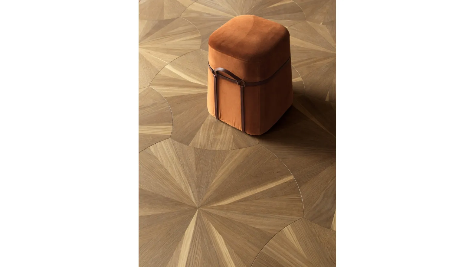 Pouf Leonardo by Arte Brotto Saddlery