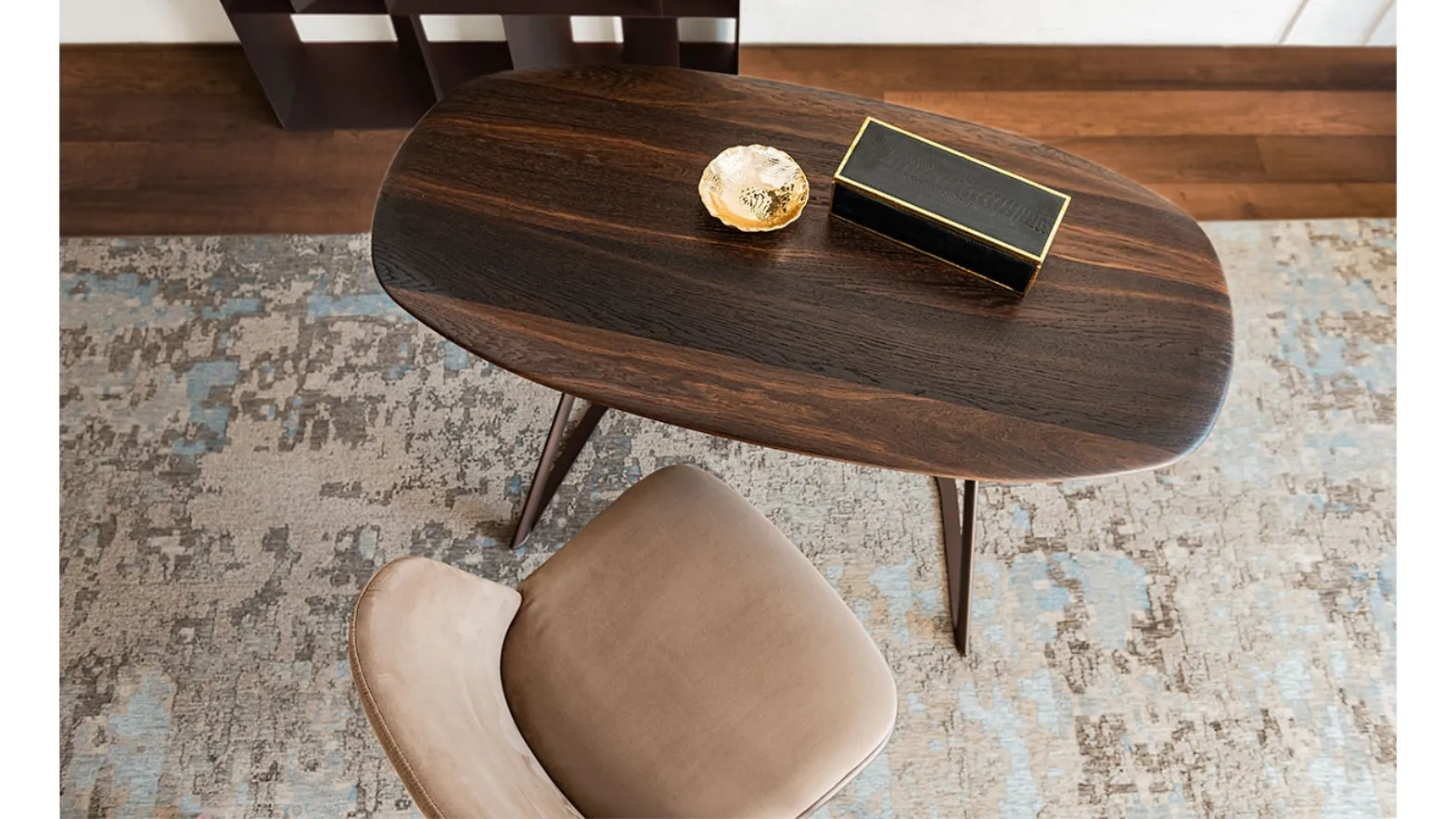 Tahiti writing desk by Cattelan Italia.