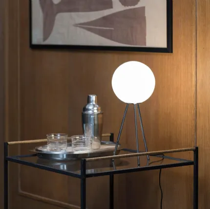 Signorina table lamp in blown glass with metal tripod by Fontana Arte
