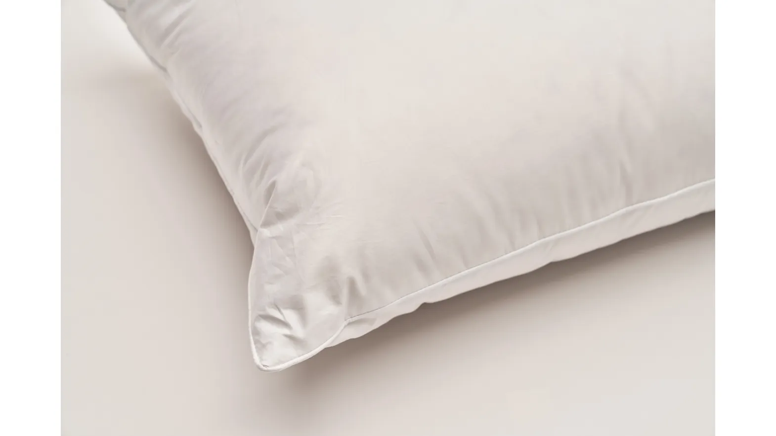 Guanciale Hungarian Goose Down Surround di Vispring