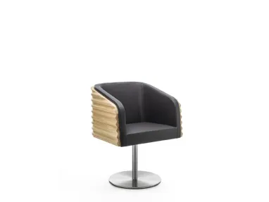 Komoda armchair in solid cedar wood and Riva1920 leather.