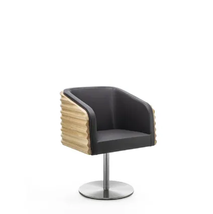 Komoda armchair in solid cedar wood and Riva1920 leather.