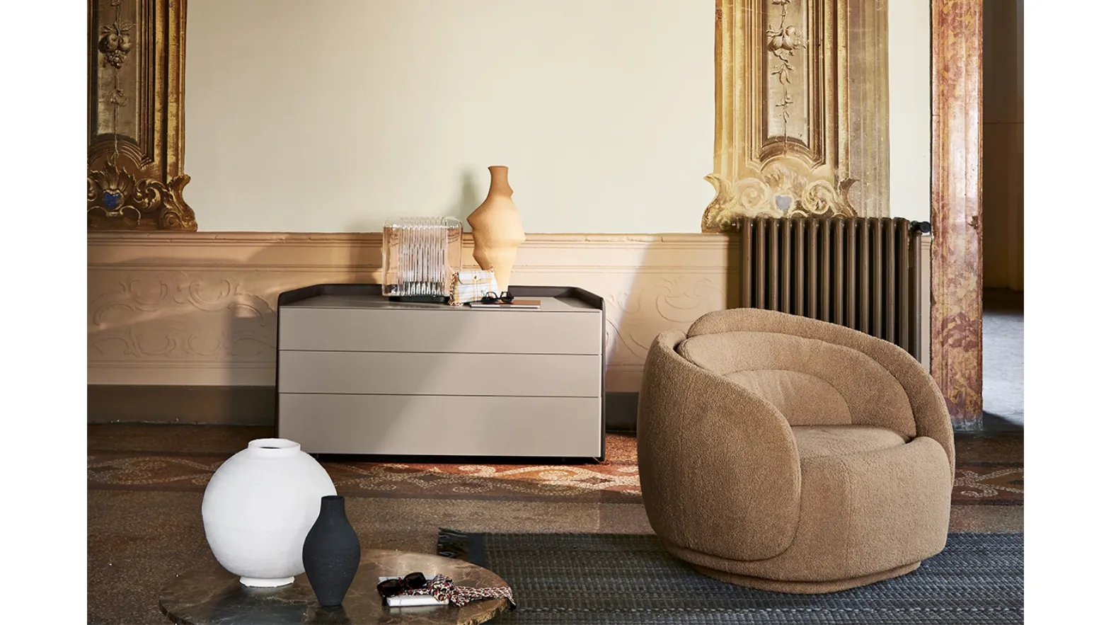 Peonia upholstered fabric armchair by Pianca.