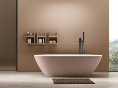 Freestanding bathtub in the shape of Arcom.