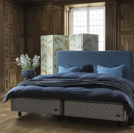 Bed with Astoria headboard by Duxiana