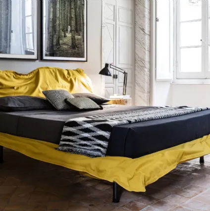 Design bed with crumpled effect Big Hug by Mogg