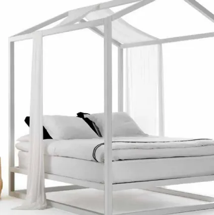 Wooden canopy bed Casetta in Canadà by Mogg