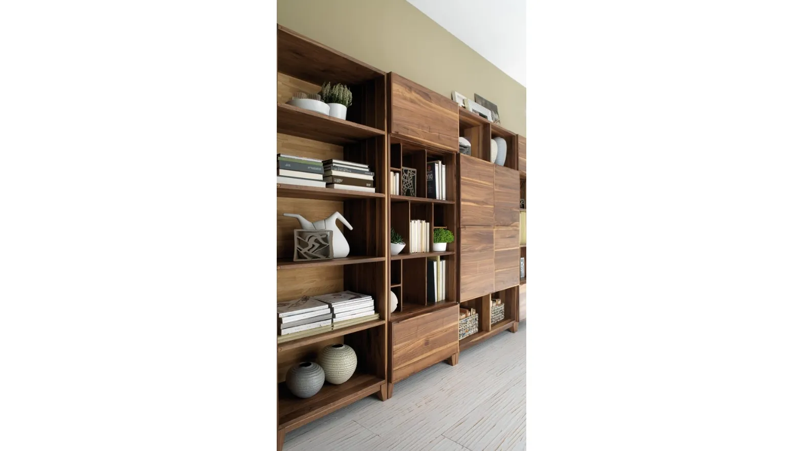 Leonardo modular bookcase in solid wood by Arte Brotto.