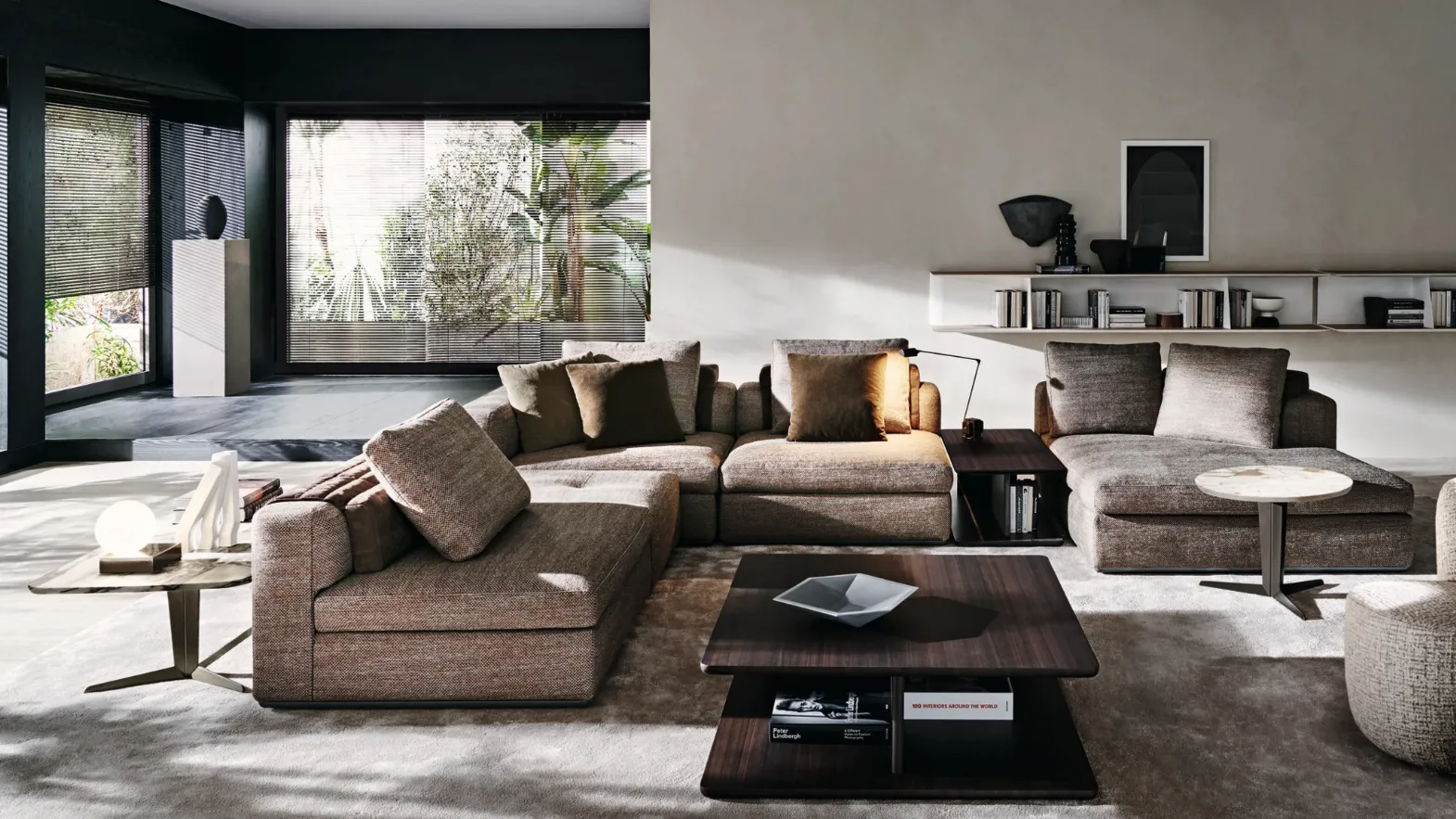 Albert sofa with peninsula by Molteni & C