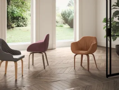 Athena leather chair with wooden legs by Ozzio.