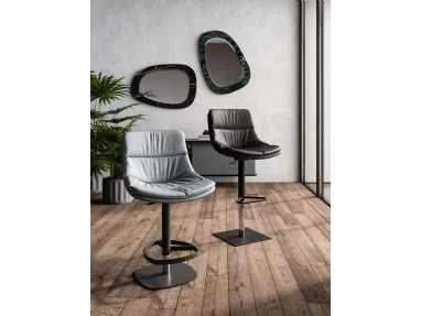 Leather stools Coco and Noa by Ozzio.