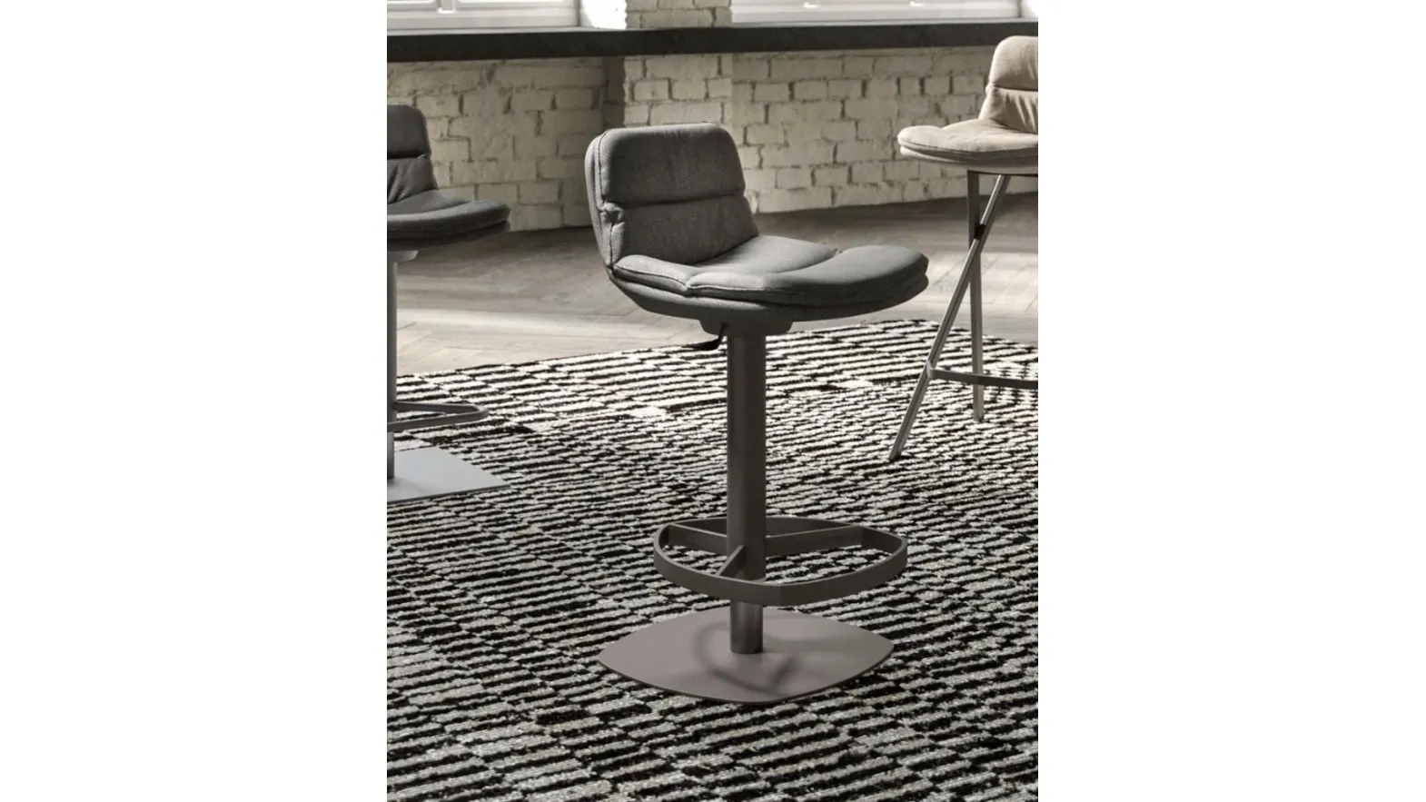 Padded stool Marlon by Ozzio