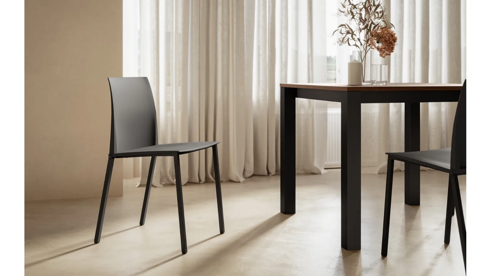 Zara chair with painted metal structure and polypropylene seat by Arredo3.