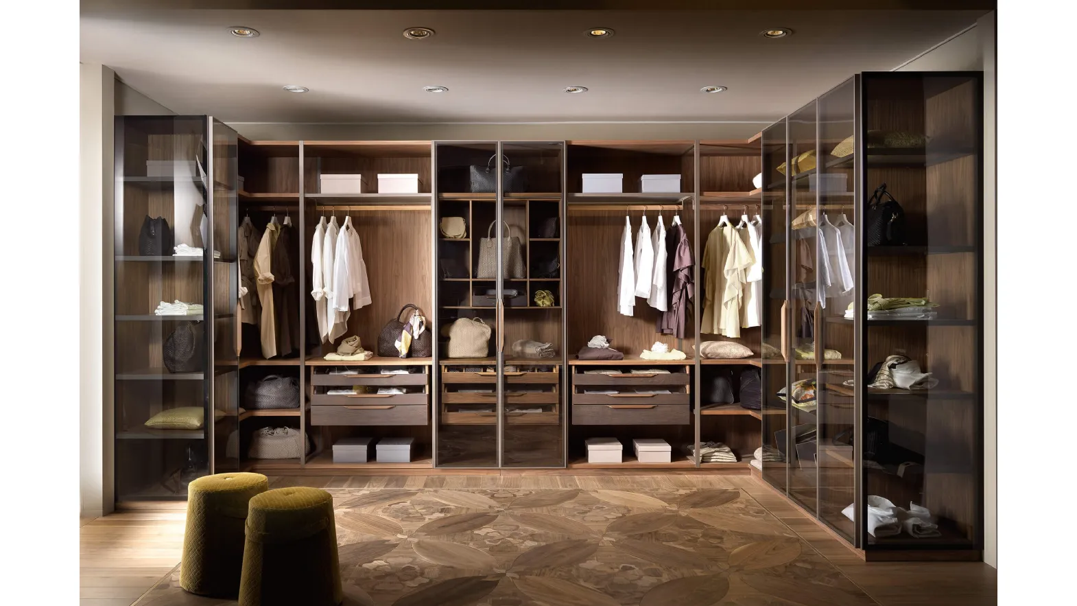 Life Standard walk-in closet by Arte Brotto