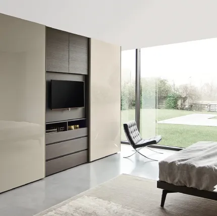 Odeon Sliding Wardrobe in glossy lacquer by Sangiacomo.