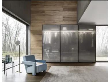 Sliding closet Scrigno in woven glass by Sangiacomo.