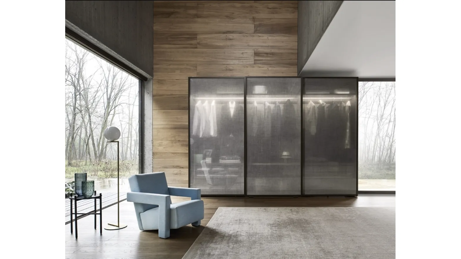 Sliding closet Scrigno in woven glass by Sangiacomo.