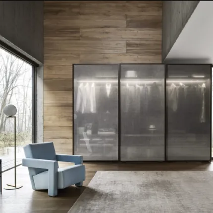 Sliding closet Scrigno in woven glass by Sangiacomo.