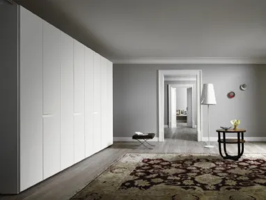Vela wardrobe in white lacquer by Sangiacomo