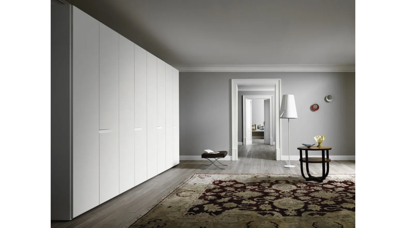 Vela wardrobe in white lacquer by Sangiacomo