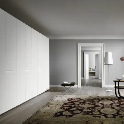 Vela wardrobe in white lacquer by Sangiacomo