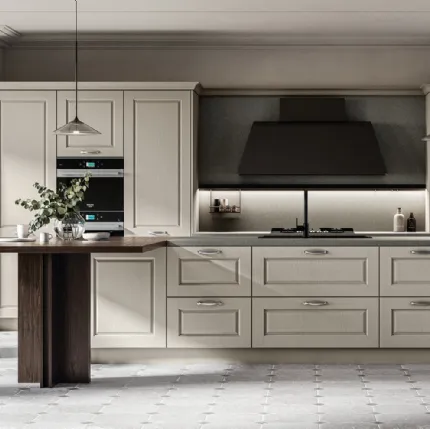 Classic kitchen with Asolo 03 island in lacquered and laminated finish by Arredo3.