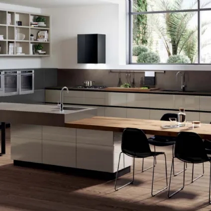 Kitchen Design in lacquered glass with Tetrix island by Scavolini