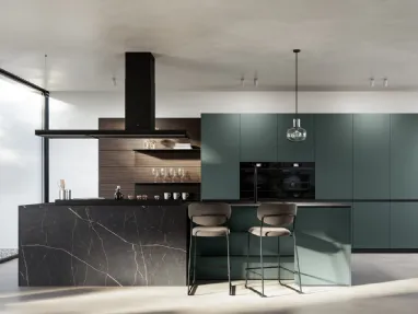 Modern kitchen with Kalì 09 island in PET and laminate by Arredo3