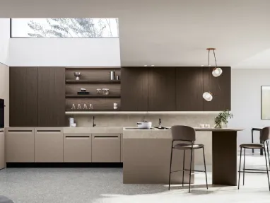 Modern kitchen with Tekna 02 peninsula in pet and walnut by Arredo3