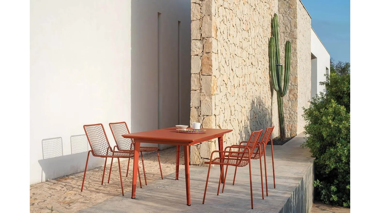 Plus 4 extendable steel table by Emu