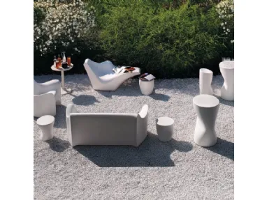 Outdoor furniture in polyethylene Tokyo Pop by Driade.
