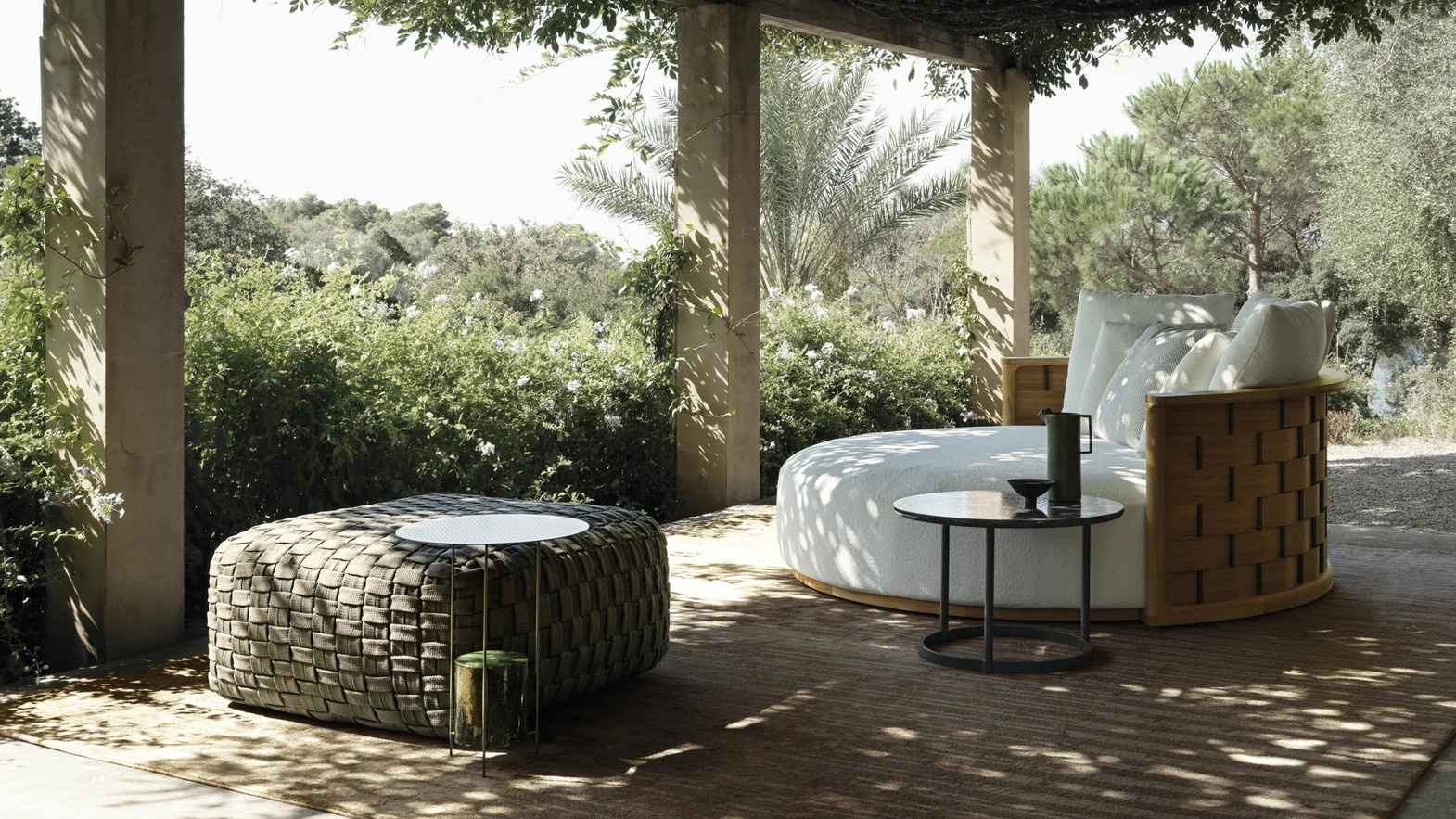 Hyde fabric pouf by Molteni & C