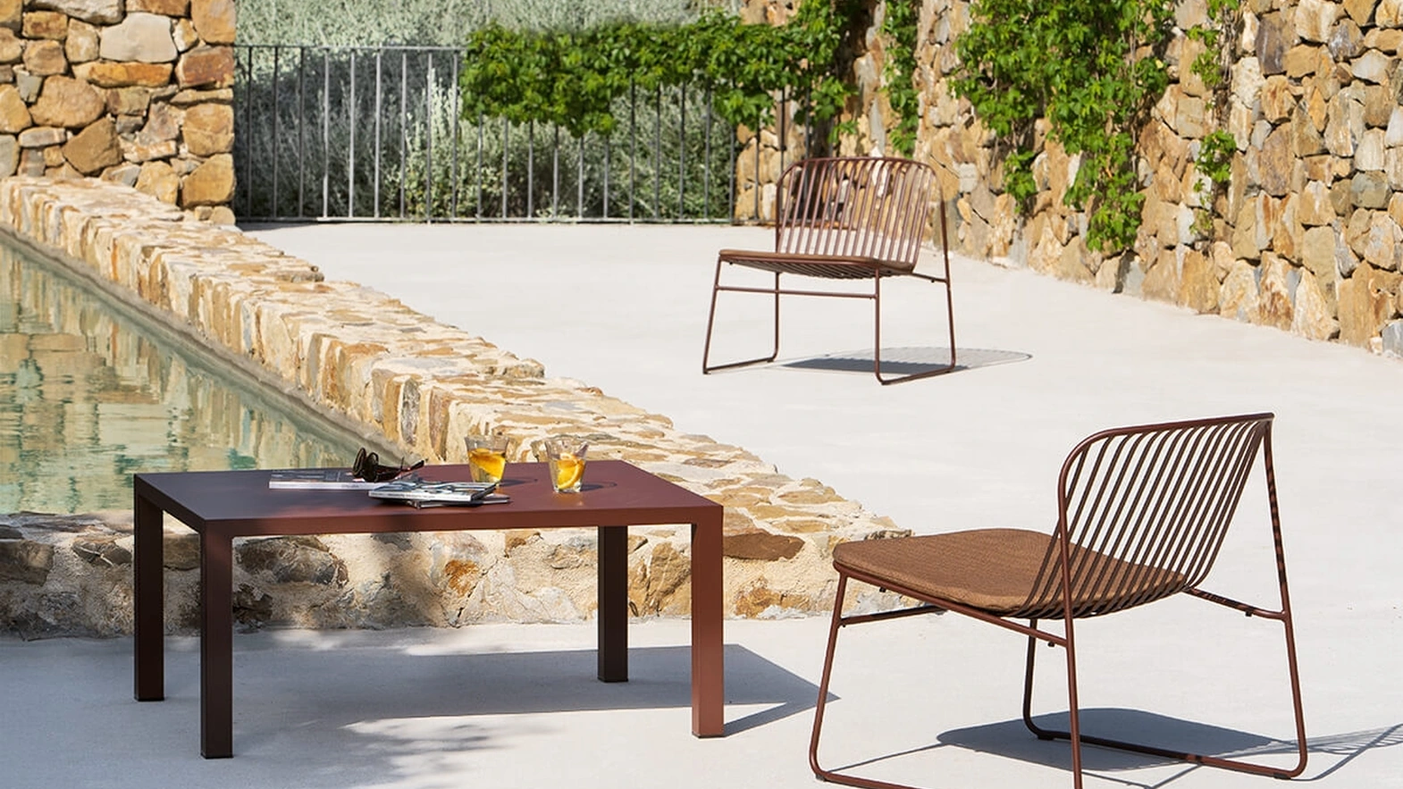 Nova table in steel by Emu