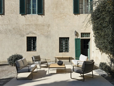 Phoenix outdoor furniture in polypropylene rope by Molteni & C