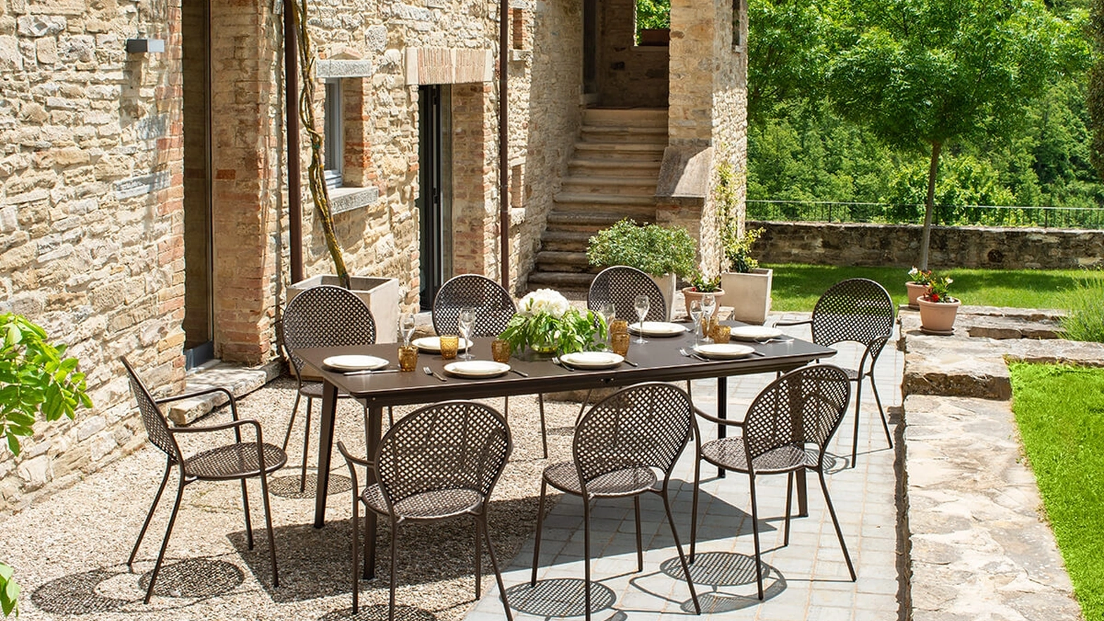 Plus 4 extendable steel table by Emu