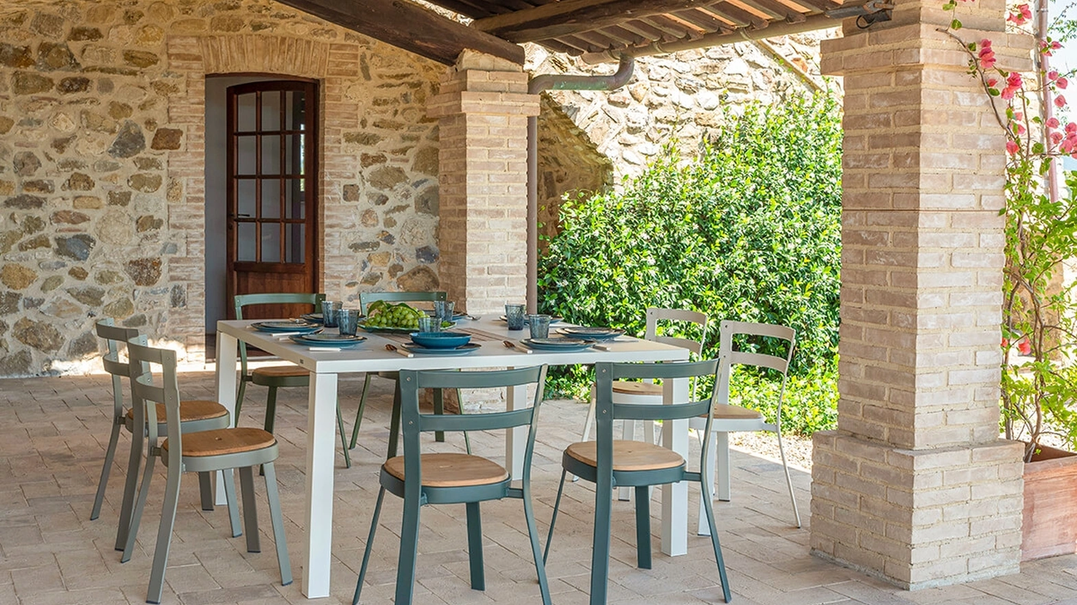 Emu Steel Table